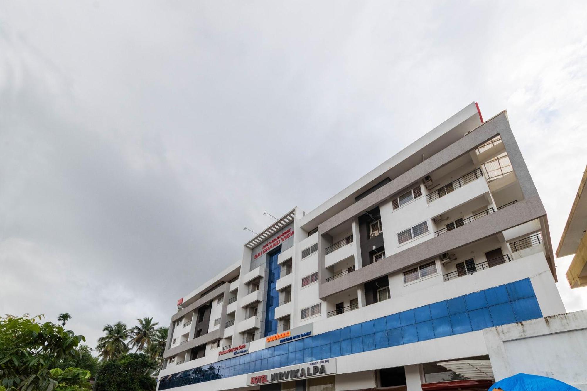 Hotel Super Collection O Nirvikalpa Ullāl Exterior foto